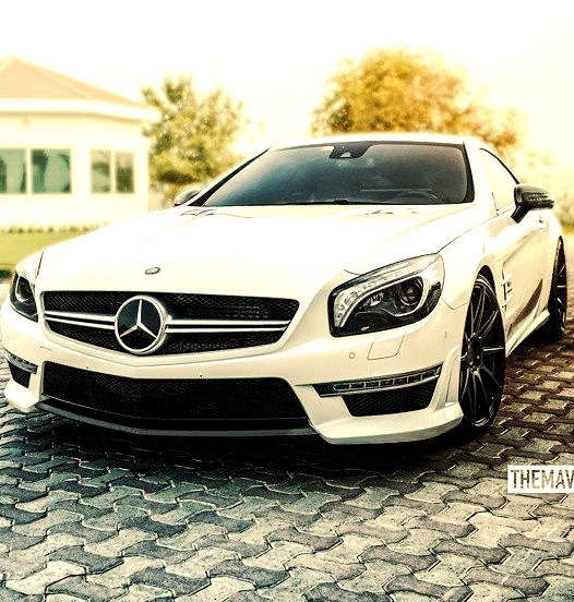 Mercedes-Benz SL 63 AMG (Instagram @themaverique)