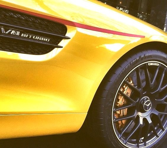 Mercedes-Benz AMG GT (Instagram @santanya)