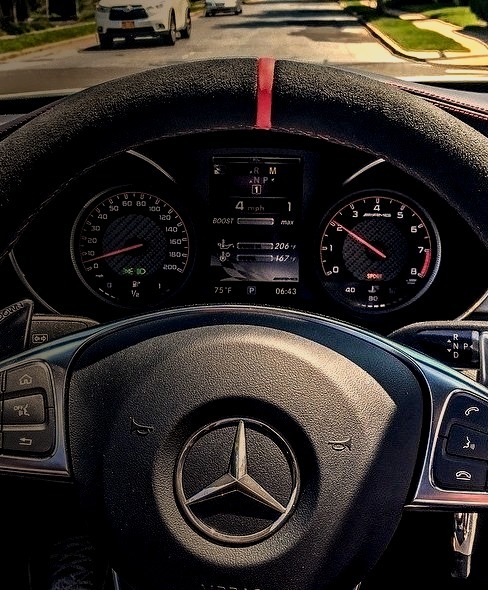 Mercedes-Benz C 63 AMG (Instagram @_lakeshow)