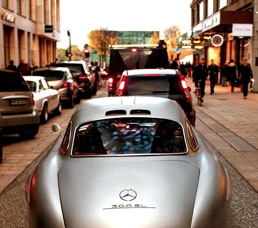 Mercedes-Benz 300SL (Instagram @cars.ch)
